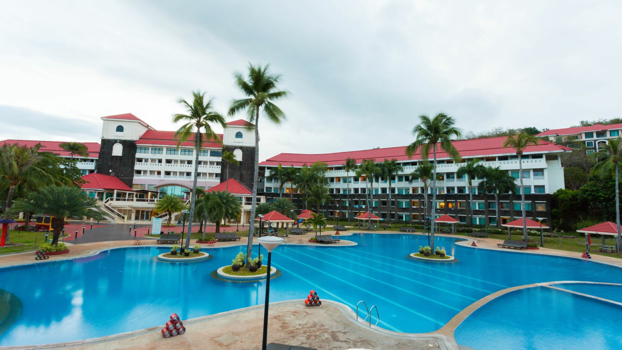 Canyon Cove Hotel And Spa Nasugbu Bagian luar foto